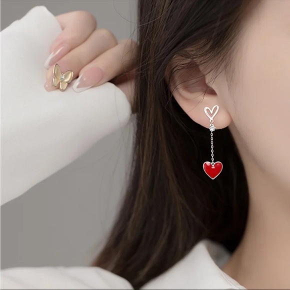 925 Asymmetric Heart Stud Earrings - Picture 3 of 5